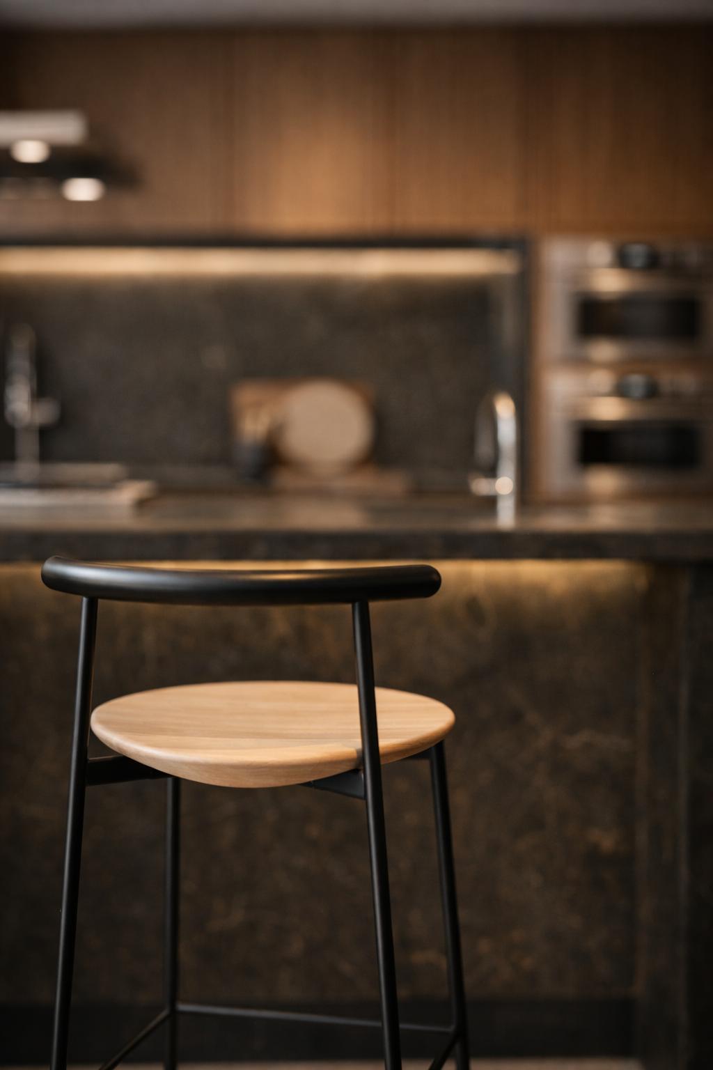 Apartamento TM — Detalhe de banqueta (materialidade)